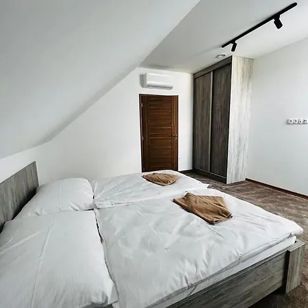 Kastiel Boncz * Dvory nad Zitavou